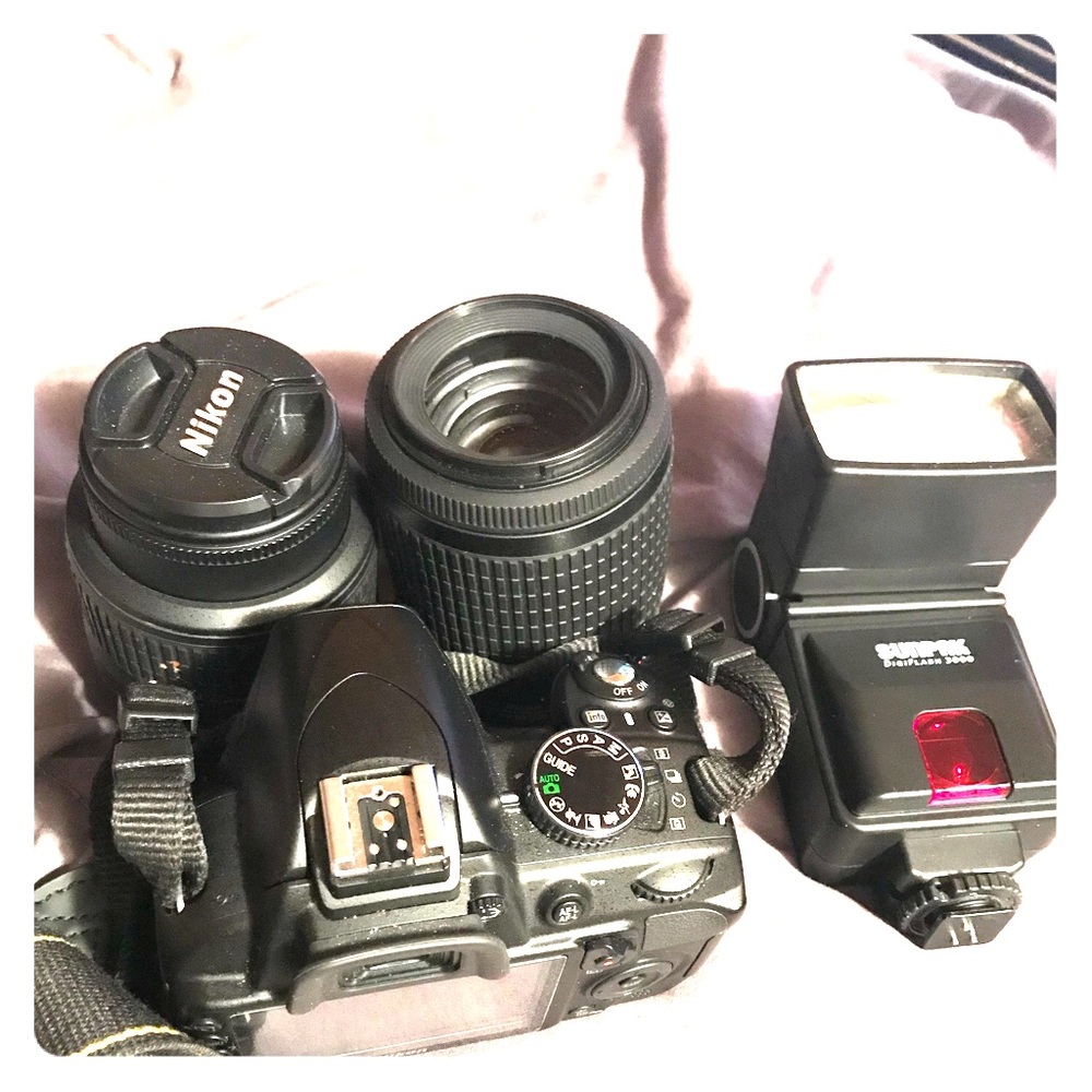 Nikon camera 2 lens and attachable light